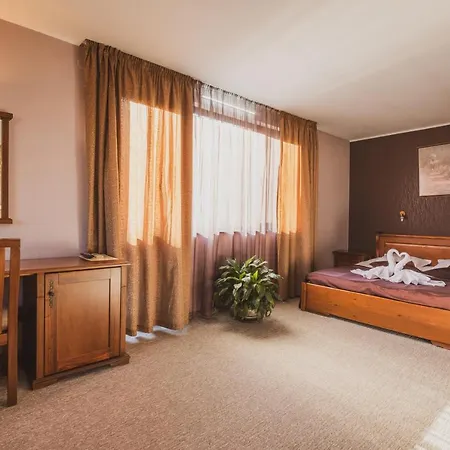 том и нези класик Hotel Velingrado