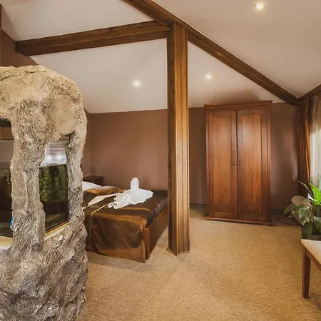 том и нези класик Hotel *