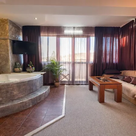 том и нези класик Hotel *