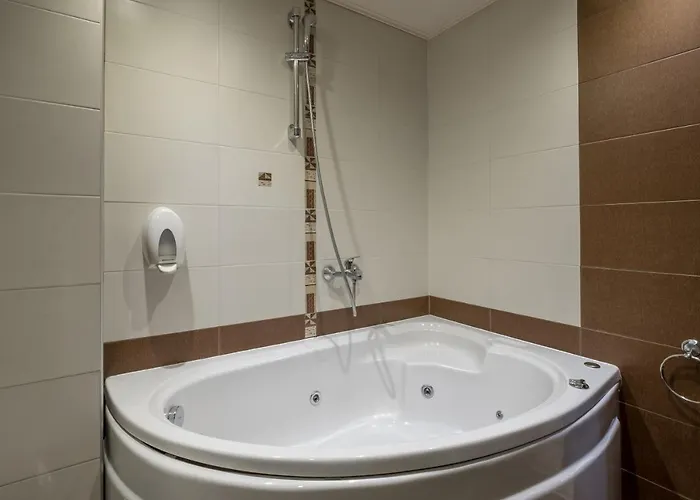 Otel том и нези класик